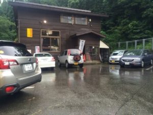 山の湯は週末賑わっており混んでいます。