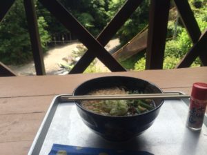 食堂には地産地消の山菜そば。猪が食べれます。