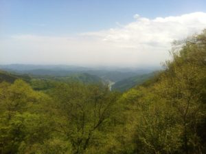 有間峠から有間ダム（名栗湖）を眺める